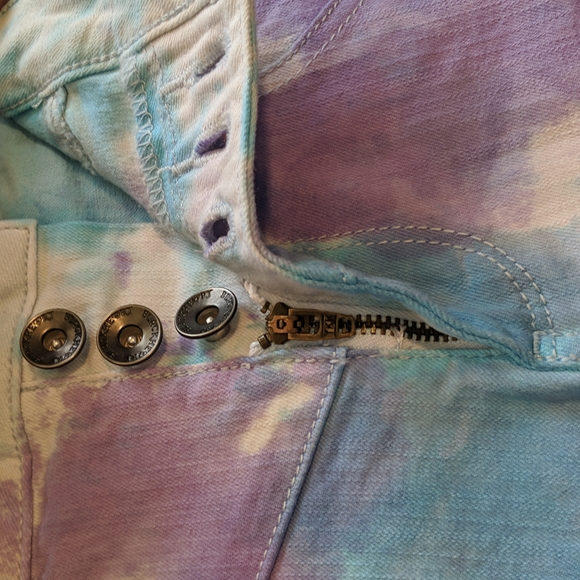 BLACKHEART purple/blue tie-dye High Rise V-stitch denim shorts HOT TOPIC… - Picture 7 of 14